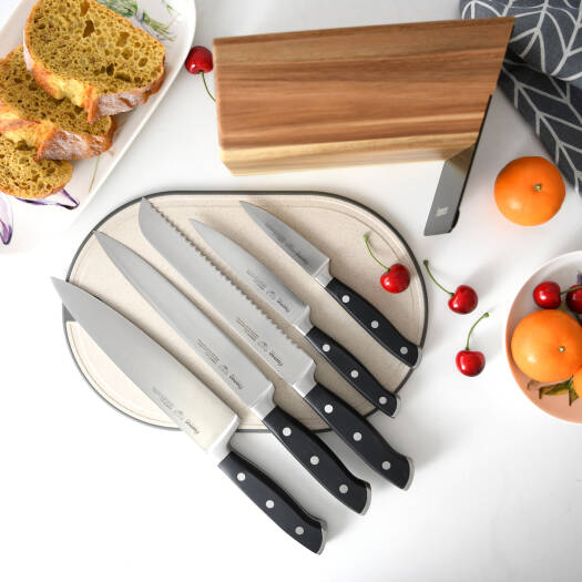 Set 5 Cuchillos Profesionales Akamatsu + Base Madera Fissman