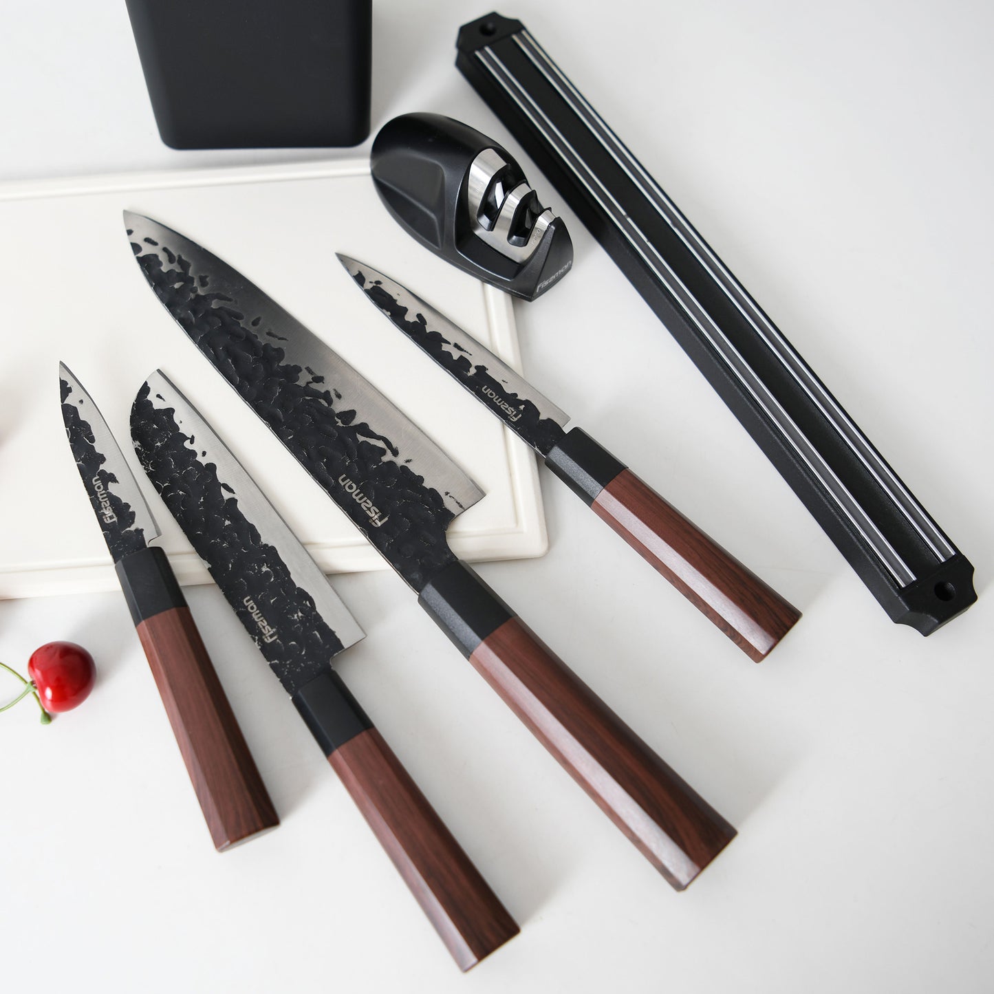 Set 4 cuchillos de cocina Kendo + Afilador y Barra magnética Fissman